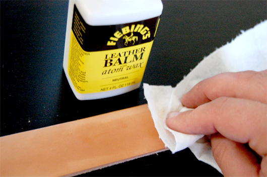 preserve the leather belt Fiebing\'s leather balm