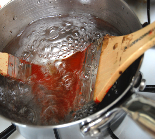 clean paint brushes with vinegar