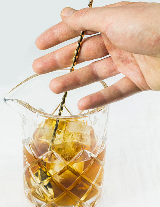 How to stir a cocktail