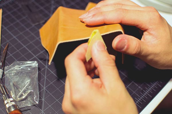 Make a leather wallet 13 Burnishing