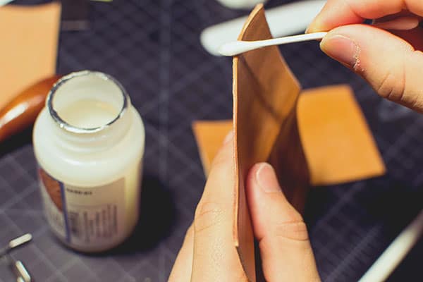 Make a leather wallet 21 Burnishing Gum