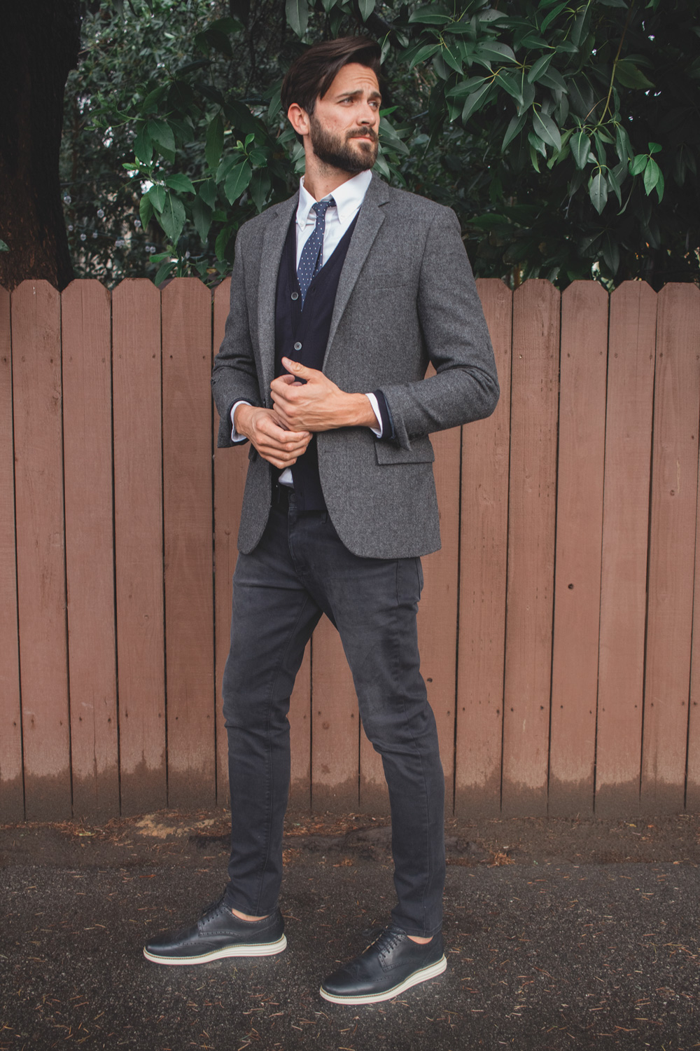 gray blazer, navy cardigan, gray jeans, black shoes outfit ideas