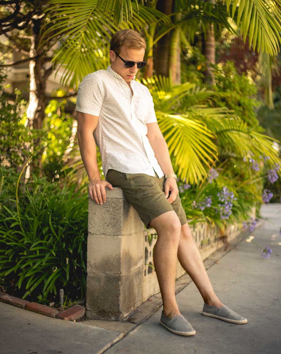 men summer fashion outfit ideas green shorts espadrilles