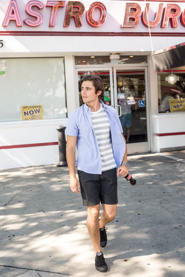 men's style inspiration outfit ideas blue oxford striped shirt black shorts black converse