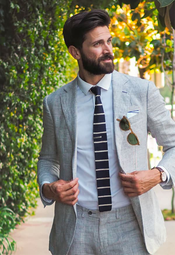 how long a tie should be