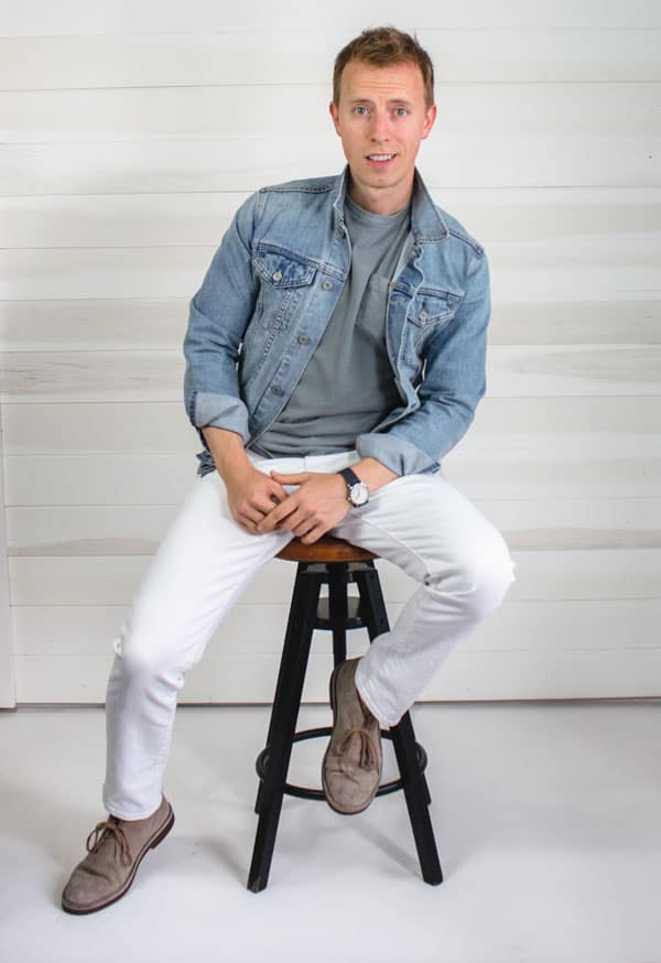 desert-boot-outfit denim jacket white jeans desert boots men outfit