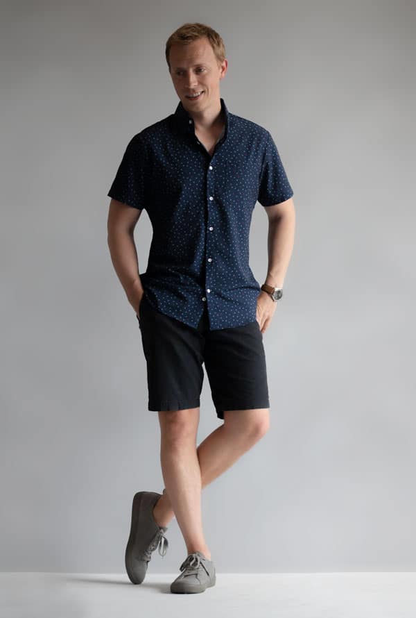 blue short sleeve shirt black shorts gray sneakers men summer outfit
