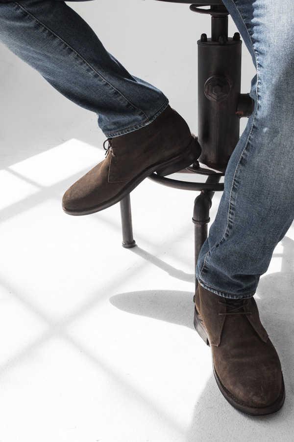 brown suede chukka boots men jeans