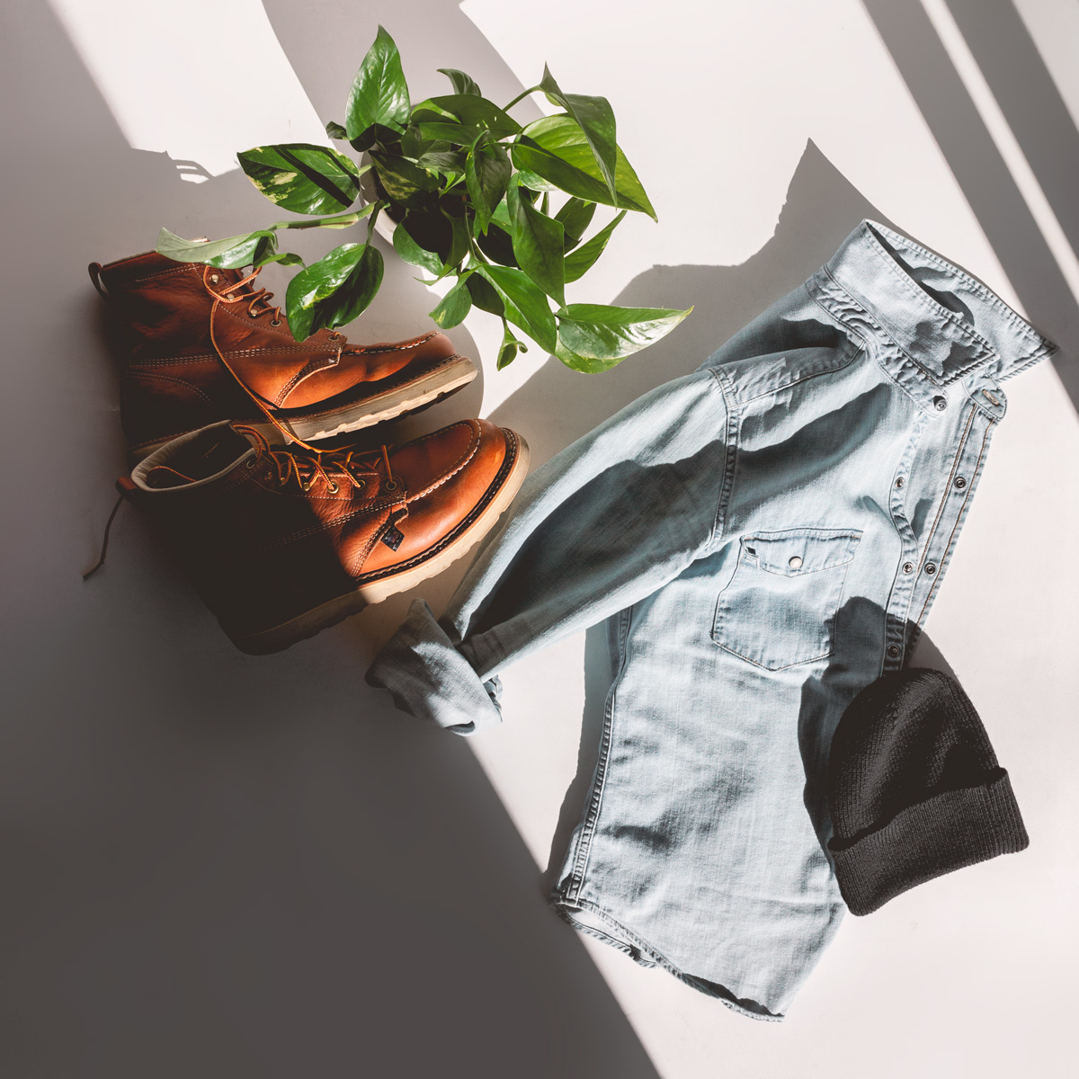 denim-shirt-thorogood-boots moc toe boots denim shirt