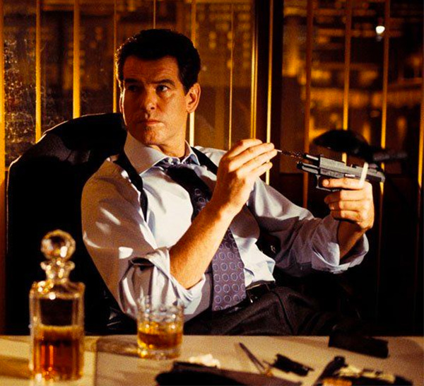 pierce brosnan drinking whiskey as james bond