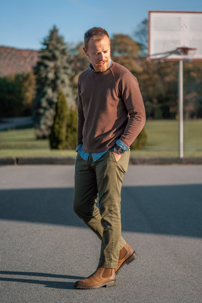 mens fall outfit with brown chunky chelsea boots