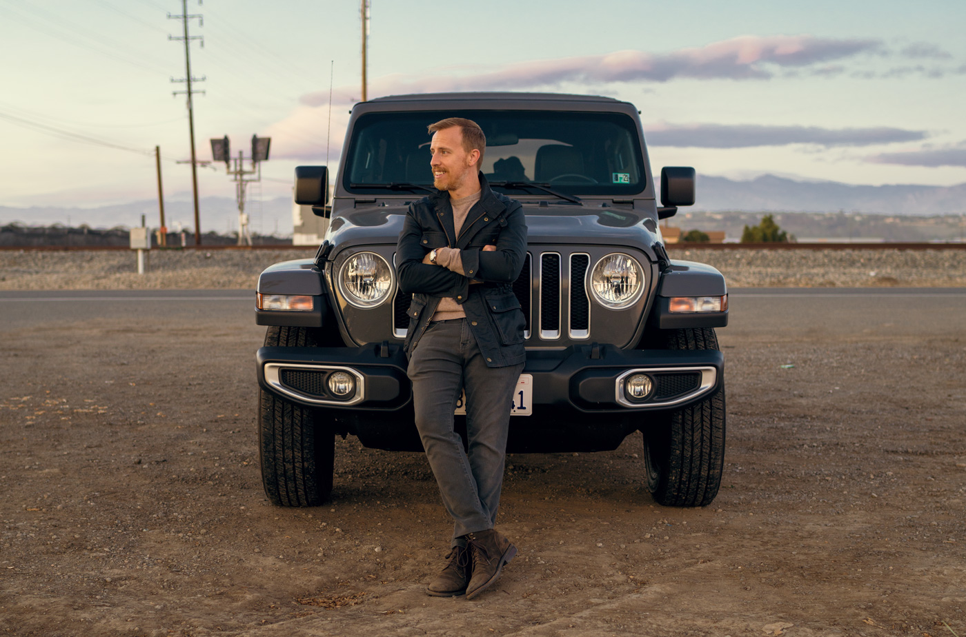 man-in-casual-oufit-in-front-of-jeep-wrangler casual outfit men spring - man in front of jeep wrangler