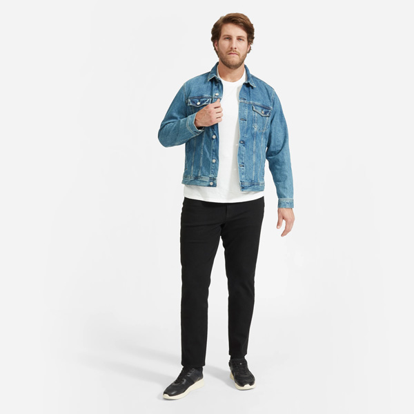 larger man wearing Everlane athletic fit jeans