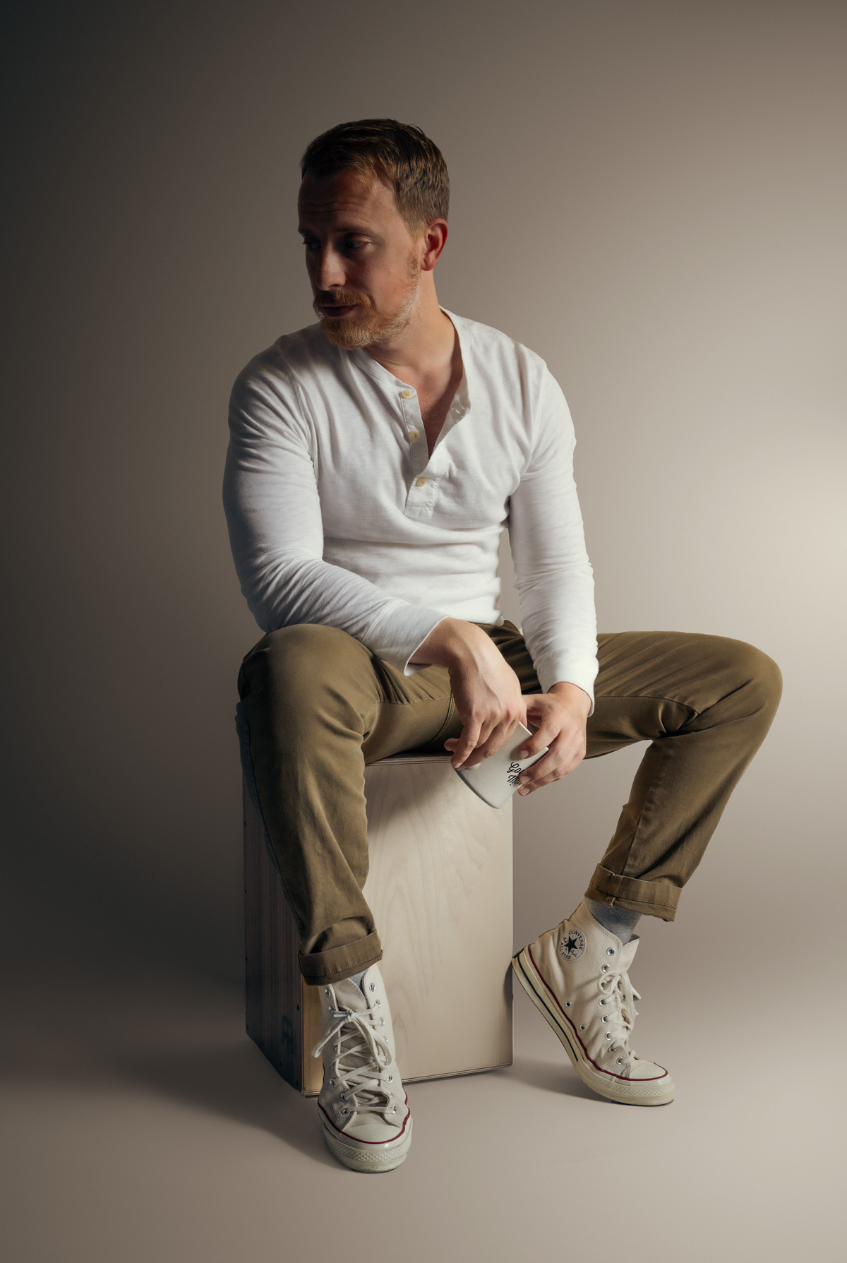 white-henley-chinos spring outfit with white henley tan chinos and natural converse sneakers