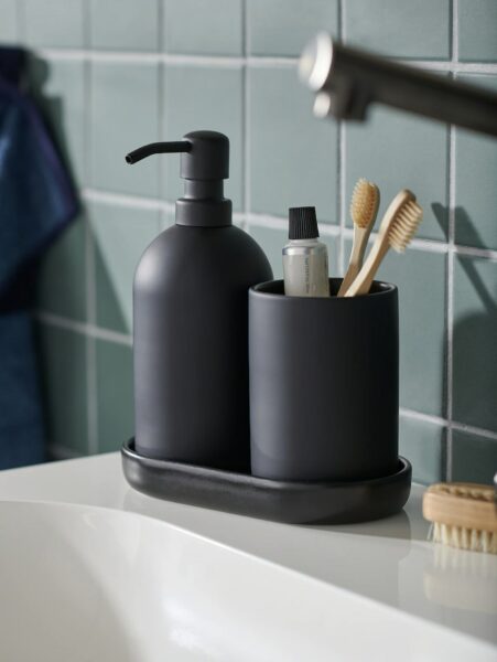black three piece bathroom set