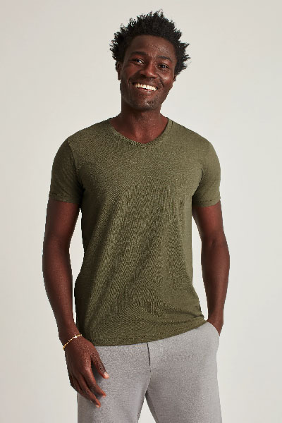 green v neck short sleeve tee