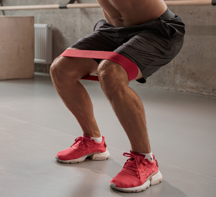 doing a squat with knee bands