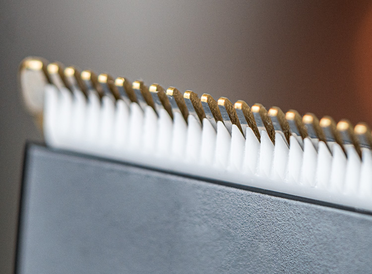 Close up of ceramic blade on Brio Beardscape v2