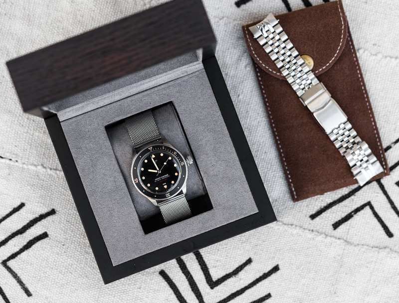 About Vintage At Sea watch set