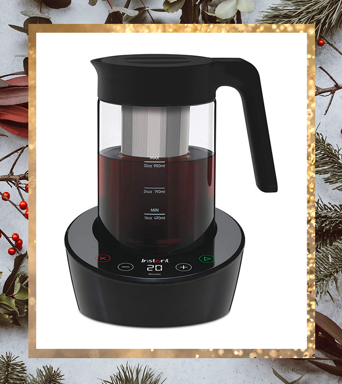 a cold brew coffee maker