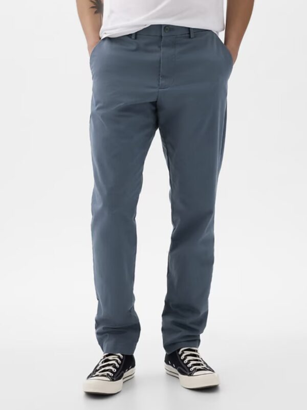 a man wearing taper khaki pants with casual shoes