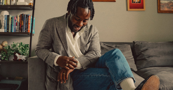 How to Wear Light Wash Denim Now (and Why We Need to Stop Being Afraid Of It)