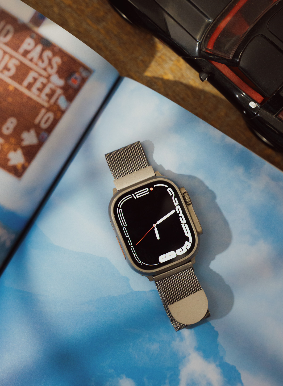 apple wwatch with a metal strap