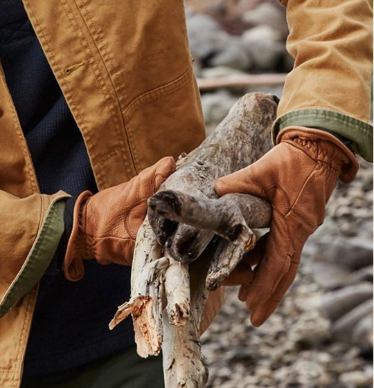 man wearing brown leather gloves