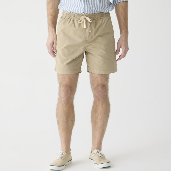 man wearing drawstring waist dock shorts with boat shoes